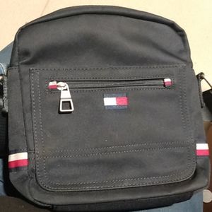 Tommy Hilfiger Strap Around Bag